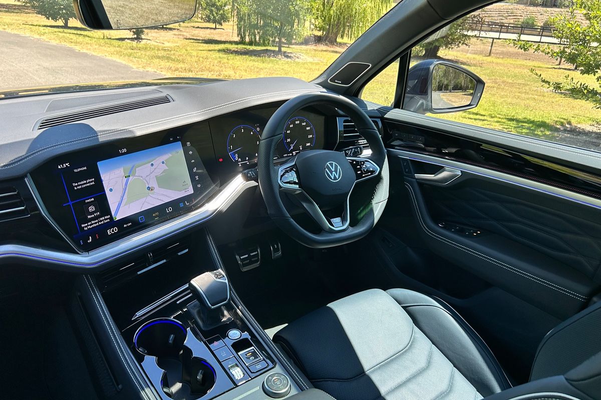 2024 Volkswagen Touareg 210TDI R-Line RC