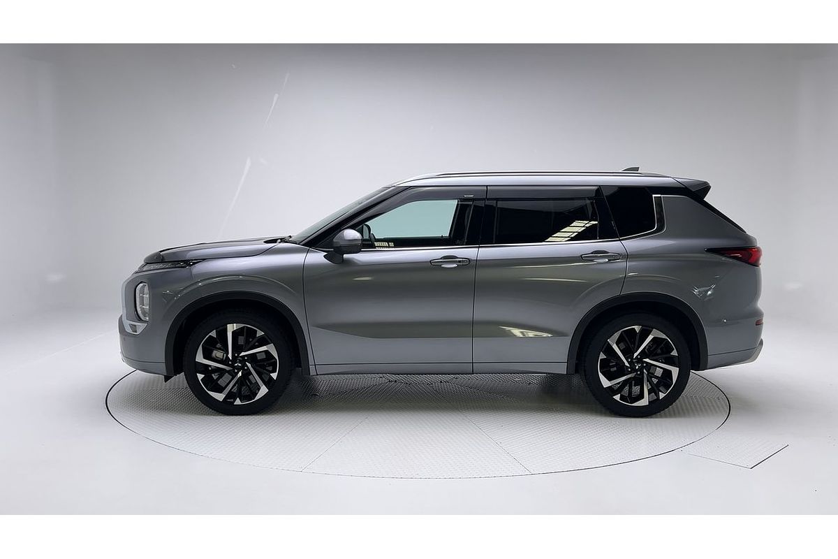 2023 Mitsubishi Outlander Exceed ZM