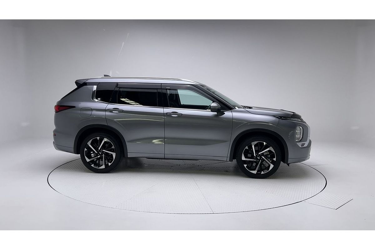 2023 Mitsubishi Outlander Exceed ZM