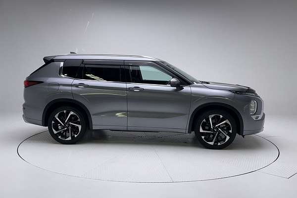 2023 Mitsubishi Outlander Exceed ZM