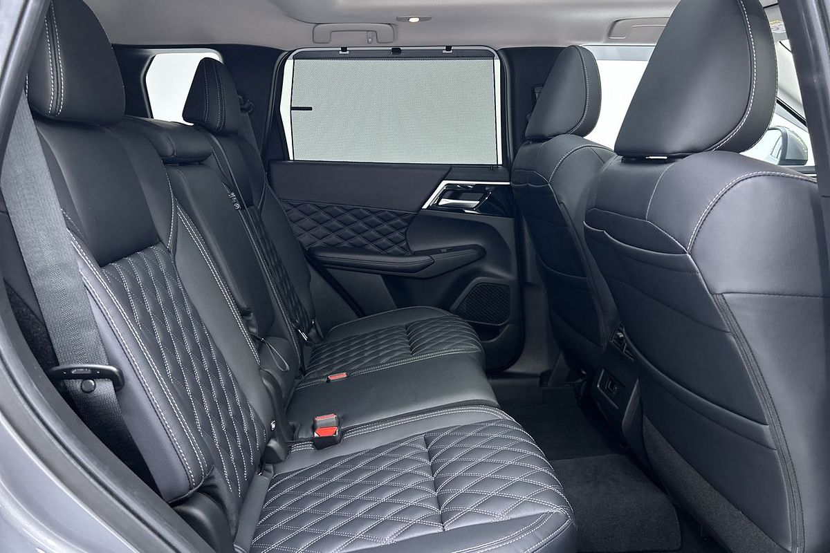 2023 Mitsubishi Outlander Exceed ZM