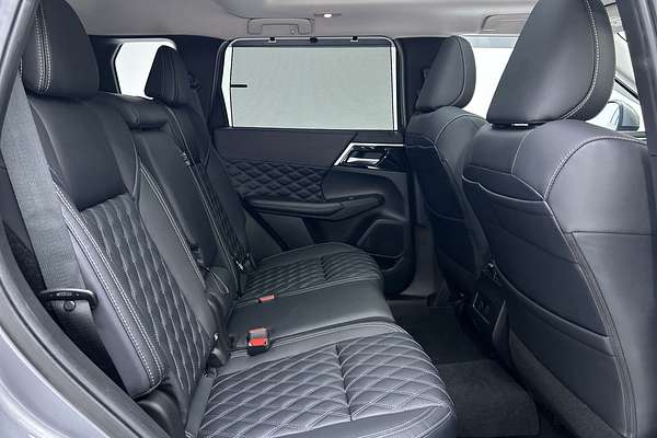 2023 Mitsubishi Outlander Exceed ZM