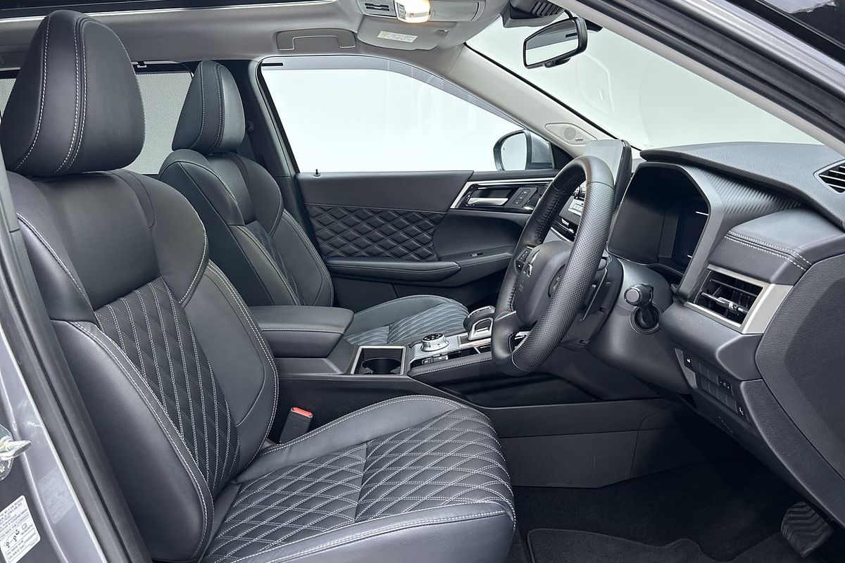 2023 Mitsubishi Outlander Exceed ZM