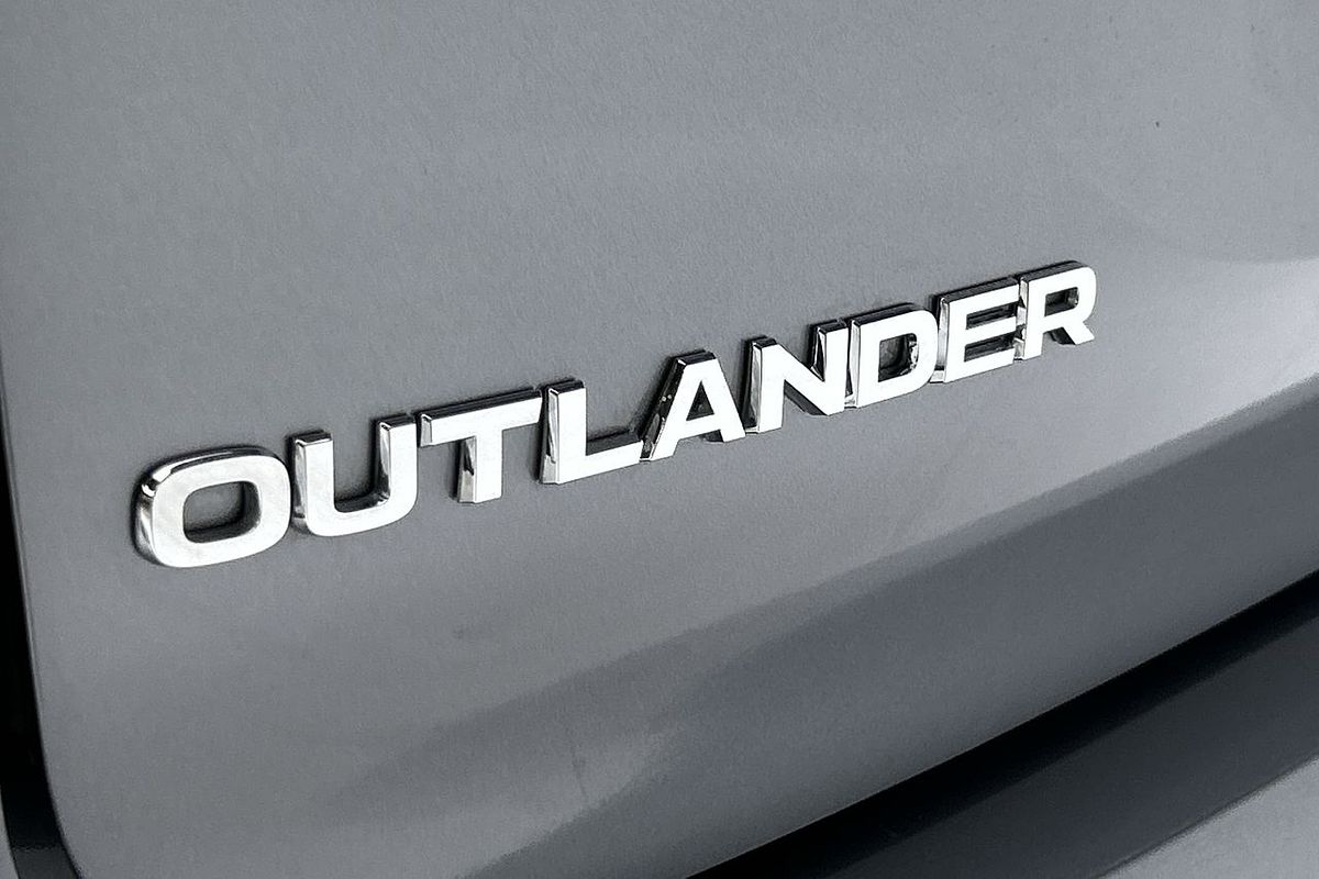 2023 Mitsubishi Outlander Exceed ZM