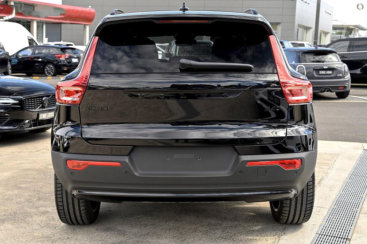 2024 Volvo XC40 Black Edition