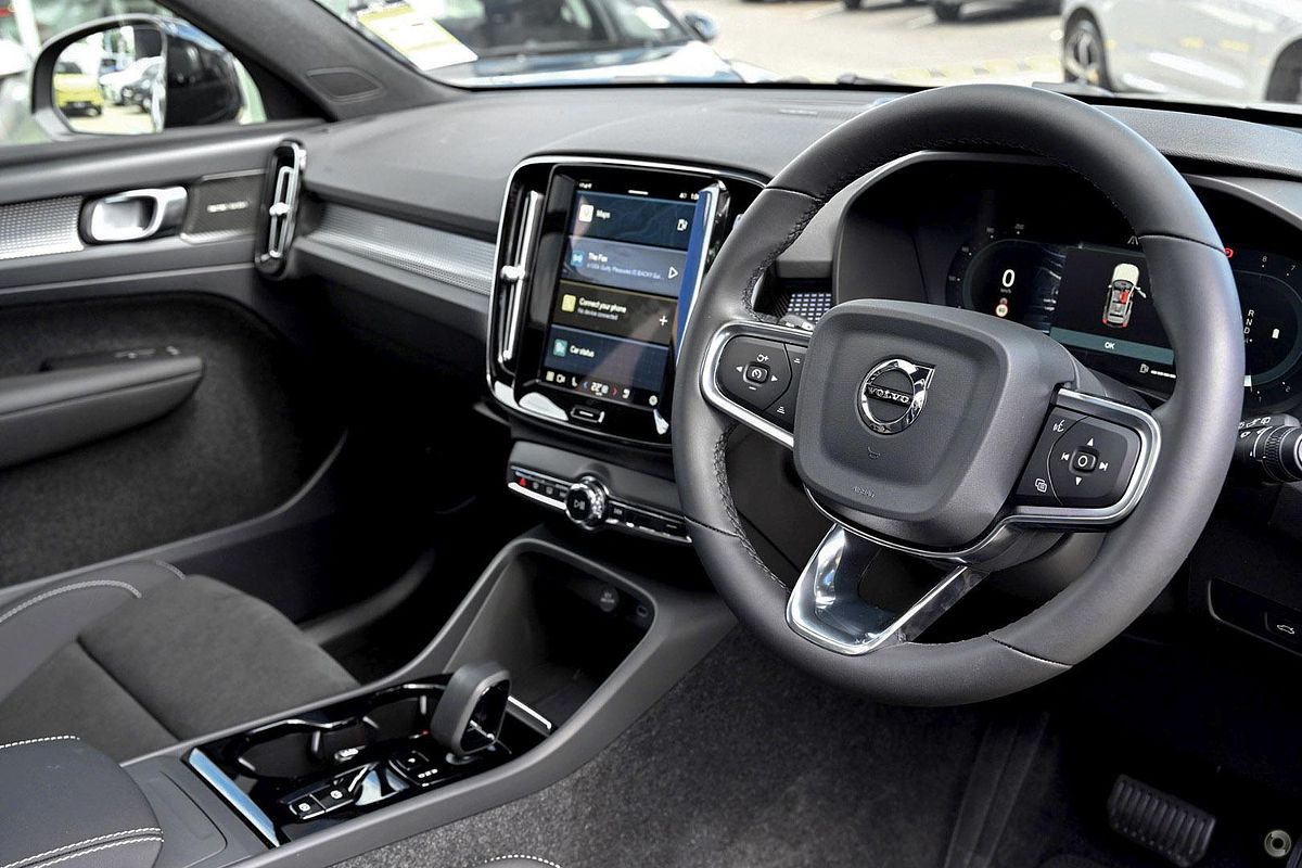 2024 Volvo XC40 Black Edition