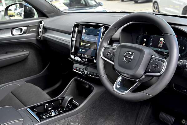 2024 Volvo XC40 Black Edition
