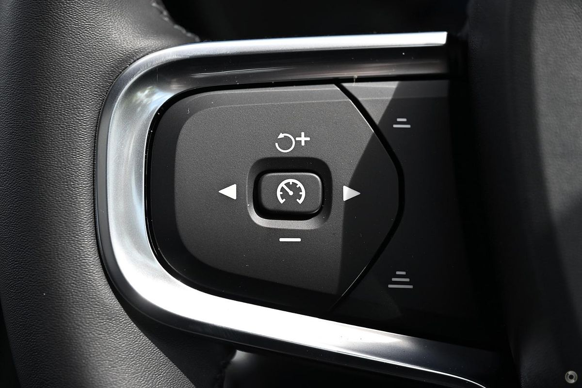 2024 Volvo XC40 Black Edition