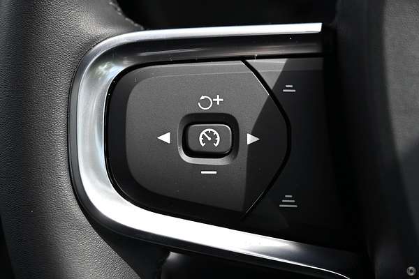 2024 Volvo XC40 Black Edition
