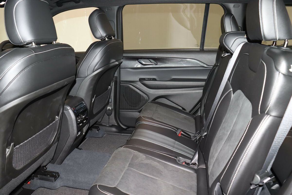 2023 Jeep Grand Cherokee Night Eagle WL