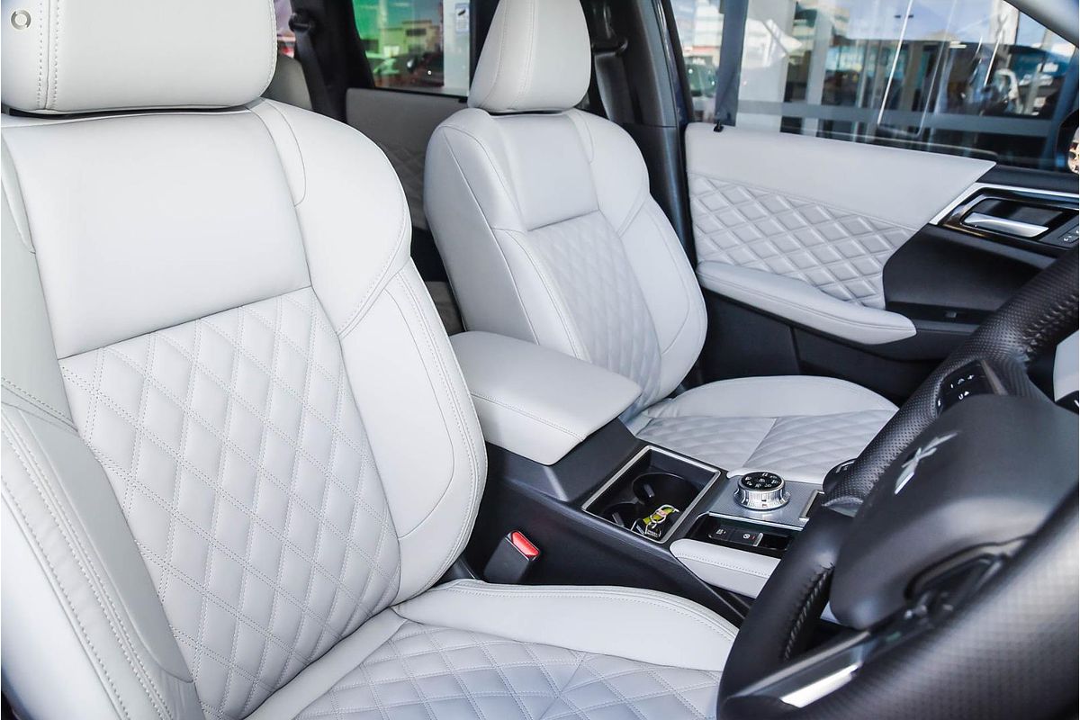 2024 Mitsubishi Outlander PHEV Exceed ZM