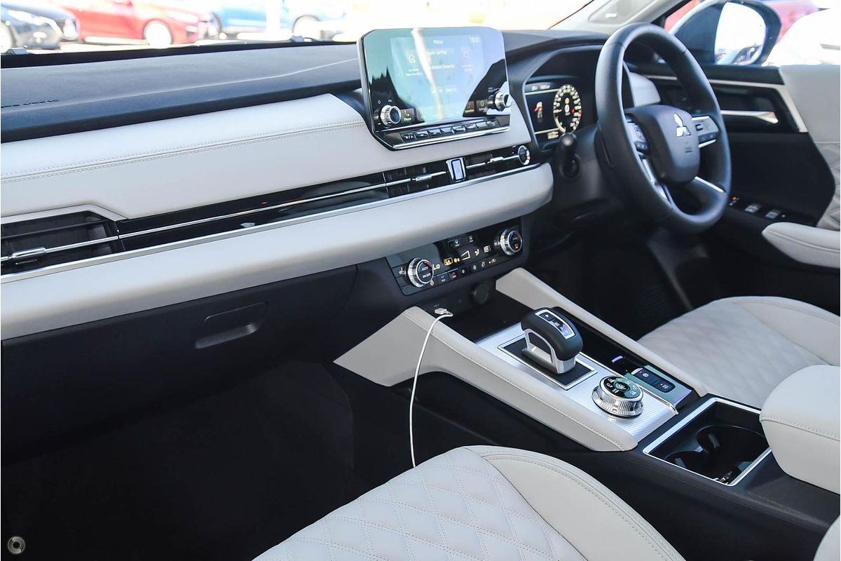 2024 Mitsubishi Outlander PHEV Exceed ZM