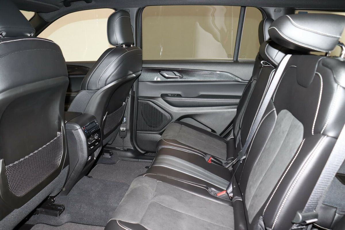 2023 Jeep Grand Cherokee Night Eagle WL