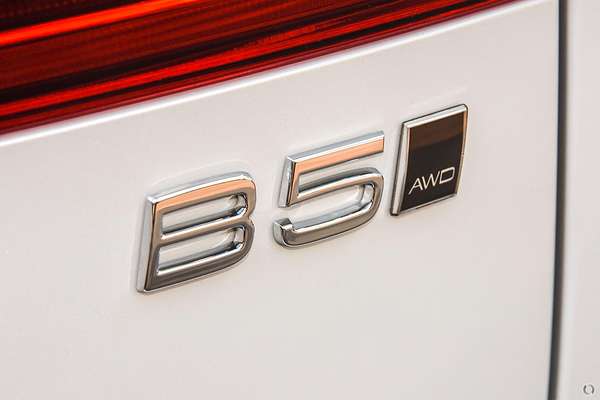 2024 Volvo XC60 Ultra B5 Bright