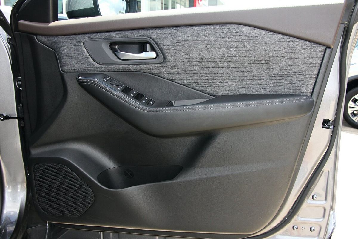 2024 Nissan X-TRAIL ST T33