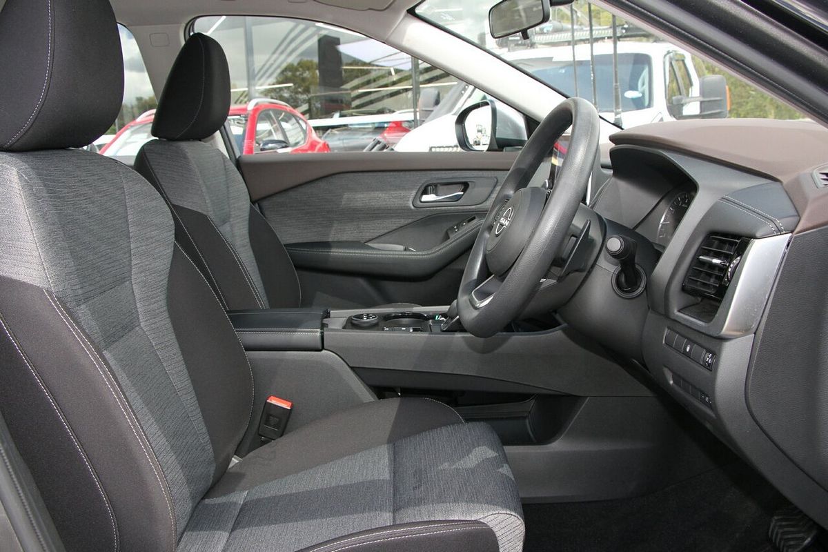 2024 Nissan X-TRAIL ST T33