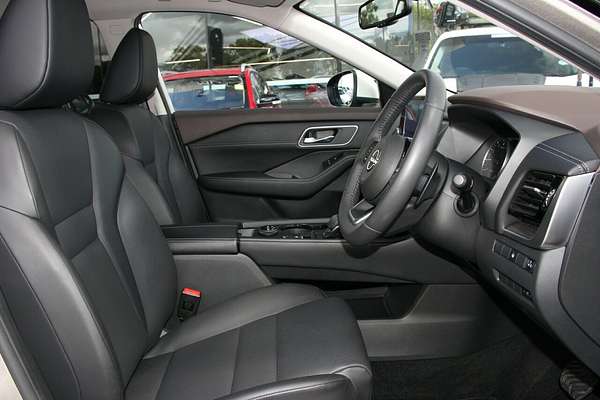 2024 Nissan X-TRAIL ST-L T33