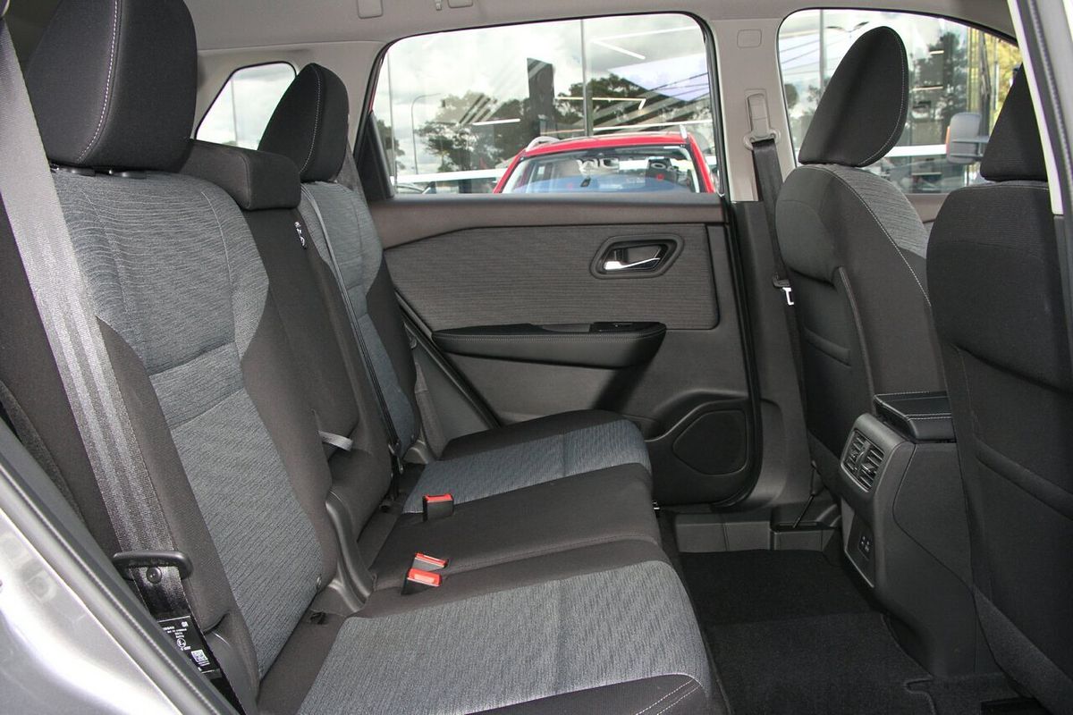 2024 Nissan X-TRAIL ST T33