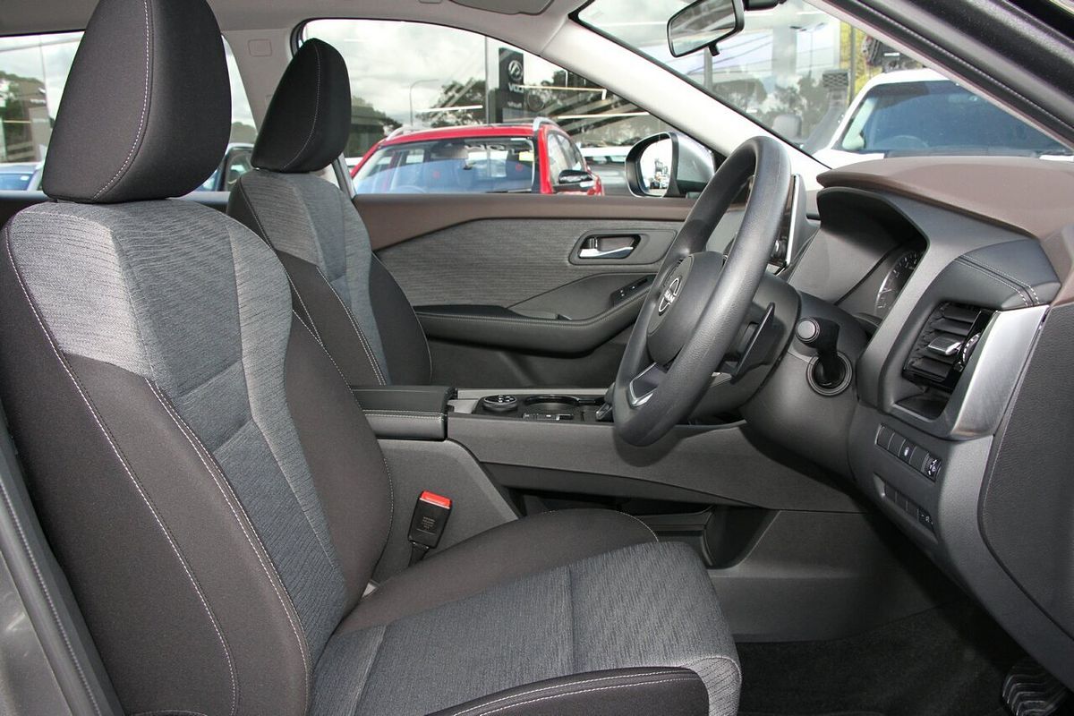 2024 Nissan X-TRAIL ST T33