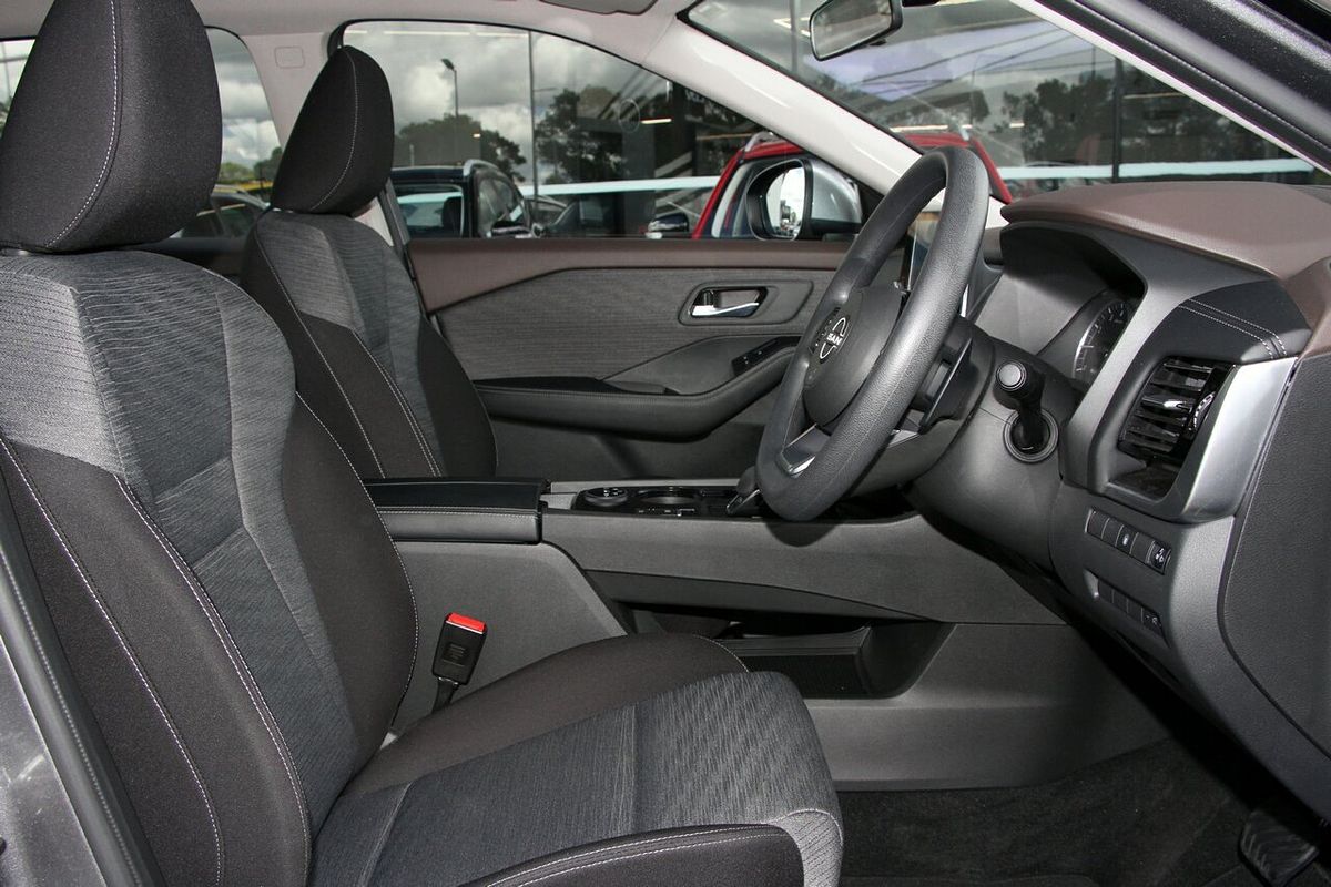 2024 Nissan X-TRAIL ST T33