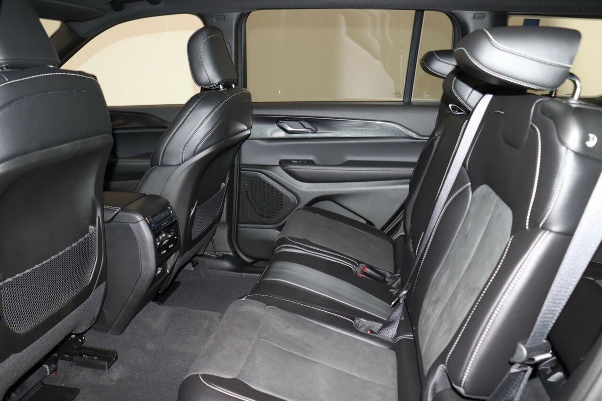 2023 Jeep Grand Cherokee Night Eagle WL