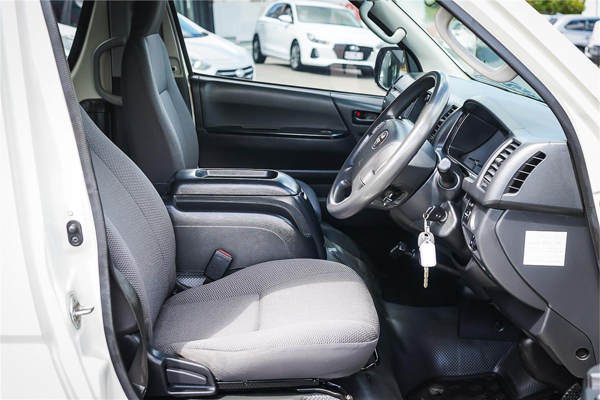2018 Toyota Hiace Commuter KDH223R