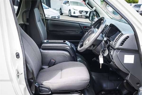 2018 Toyota Hiace Commuter KDH223R