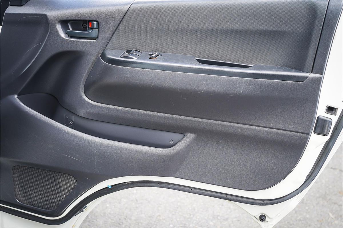 2018 Toyota Hiace Commuter KDH223R