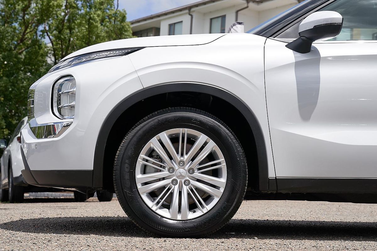 2024 Mitsubishi Outlander ES ZM