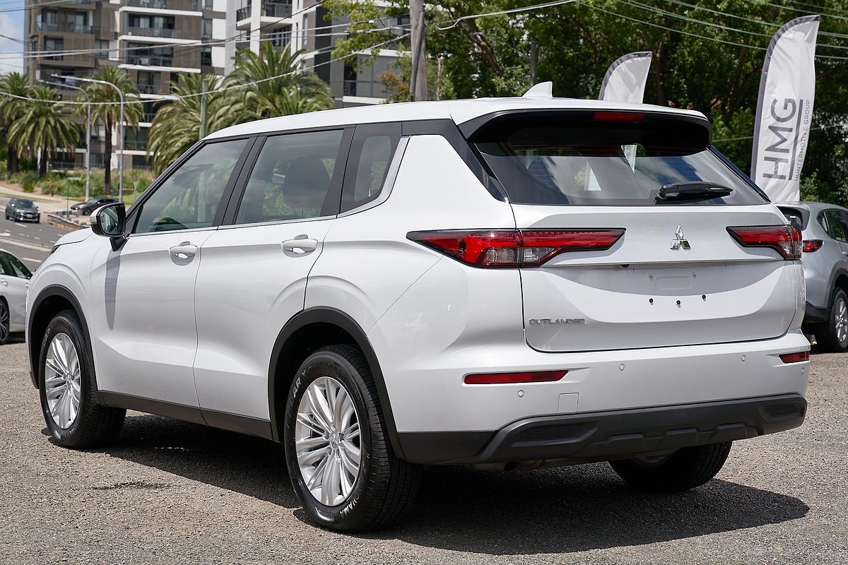 2024 Mitsubishi Outlander ES ZM