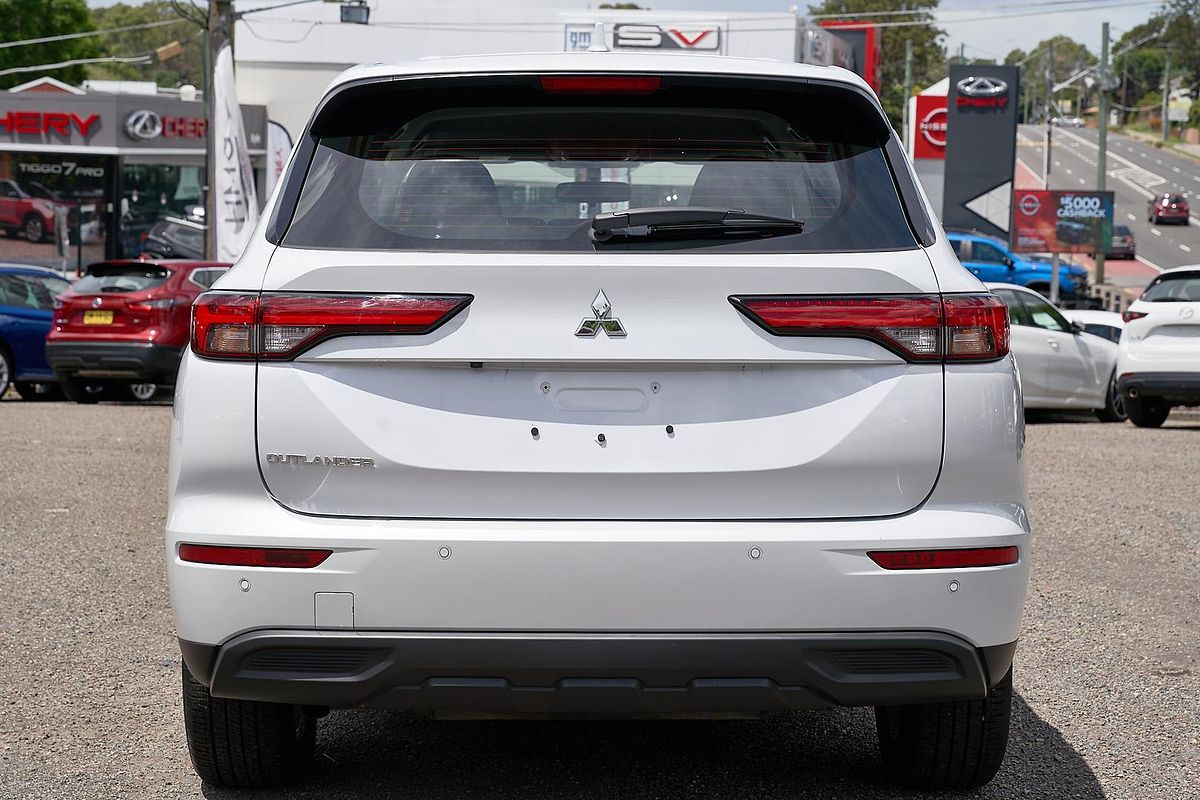 2024 Mitsubishi Outlander ES ZM