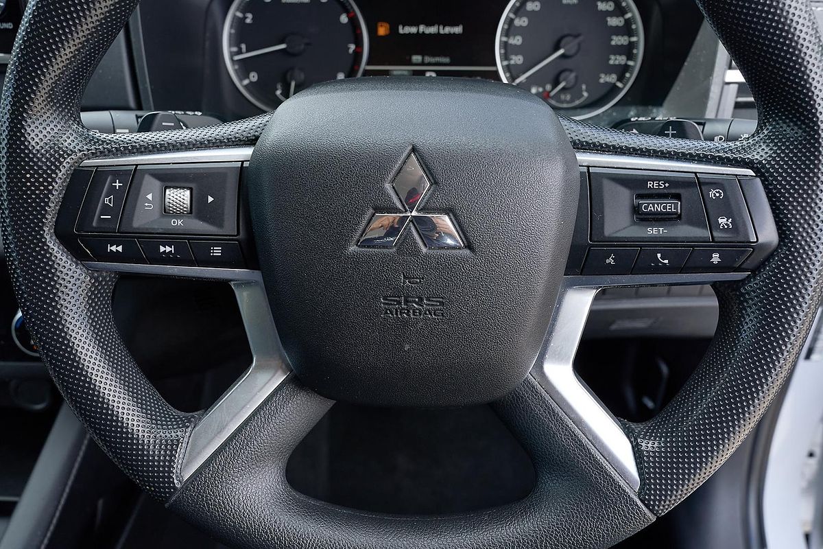 2024 Mitsubishi Outlander ES ZM