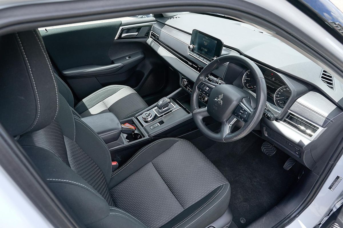 2024 Mitsubishi Outlander ES ZM