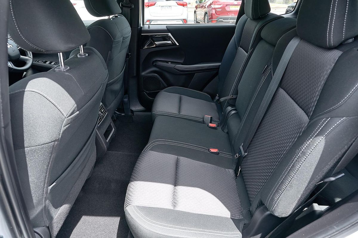 2024 Mitsubishi Outlander ES ZM