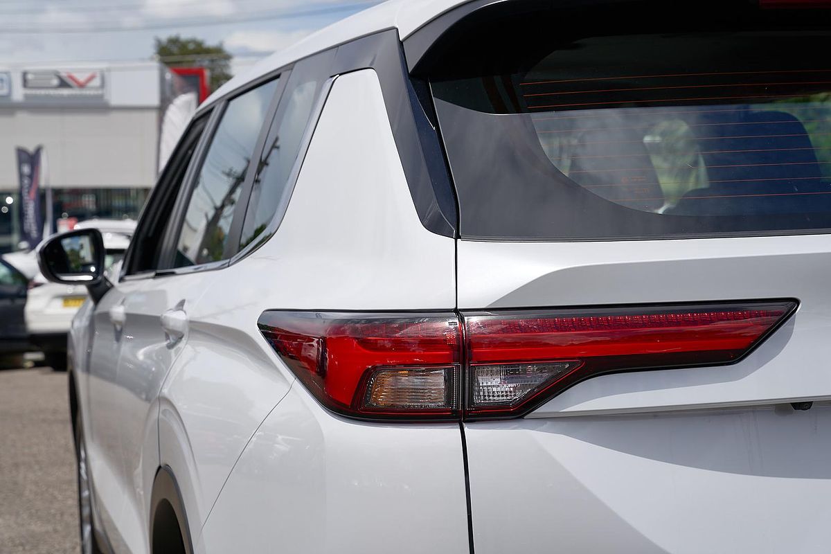 2024 Mitsubishi Outlander ES ZM