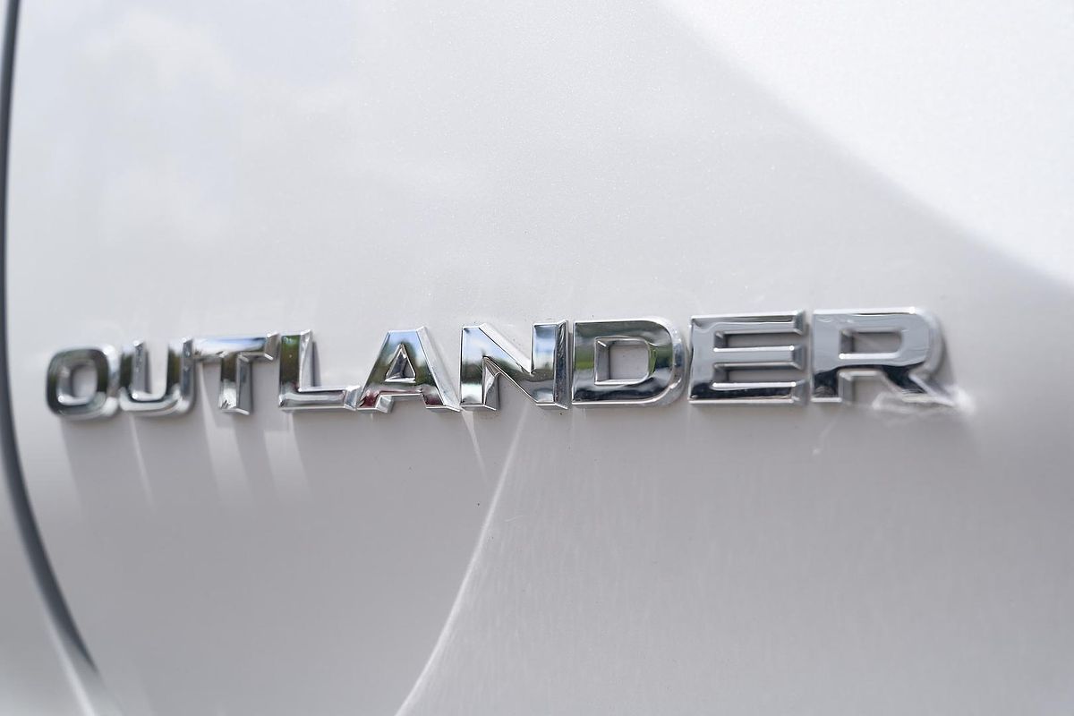 2024 Mitsubishi Outlander ES ZM