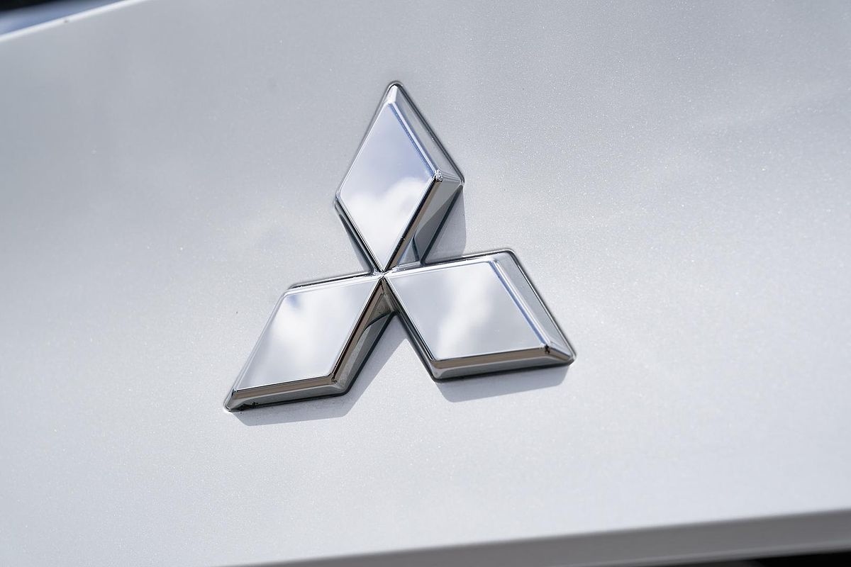 2024 Mitsubishi Outlander ES ZM