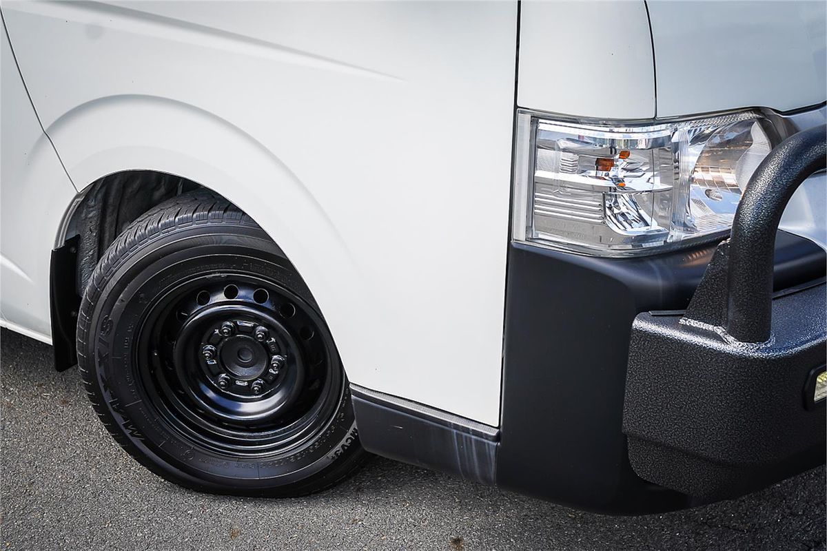 2018 Toyota Hiace Commuter KDH223R