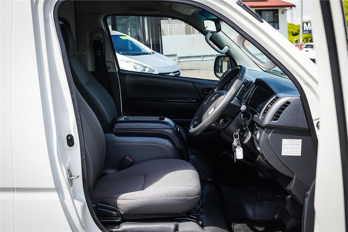 2018 Toyota Hiace Commuter KDH223R