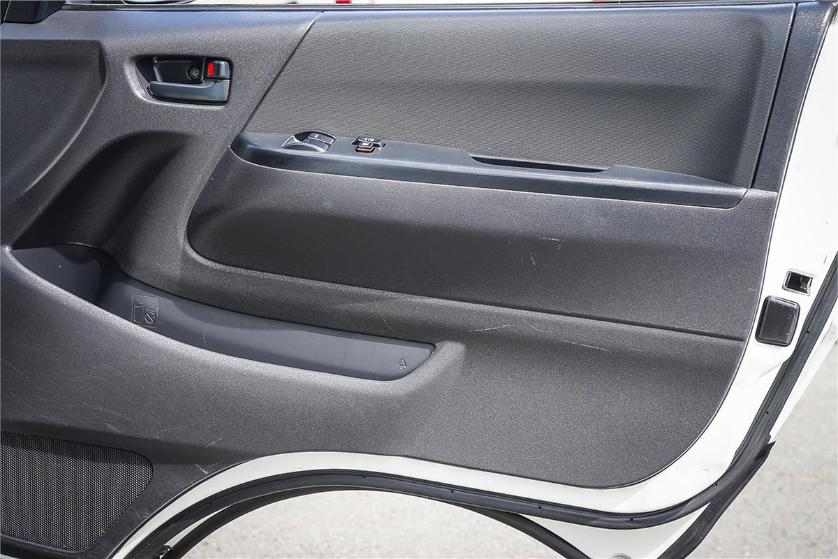 2018 Toyota Hiace Commuter KDH223R