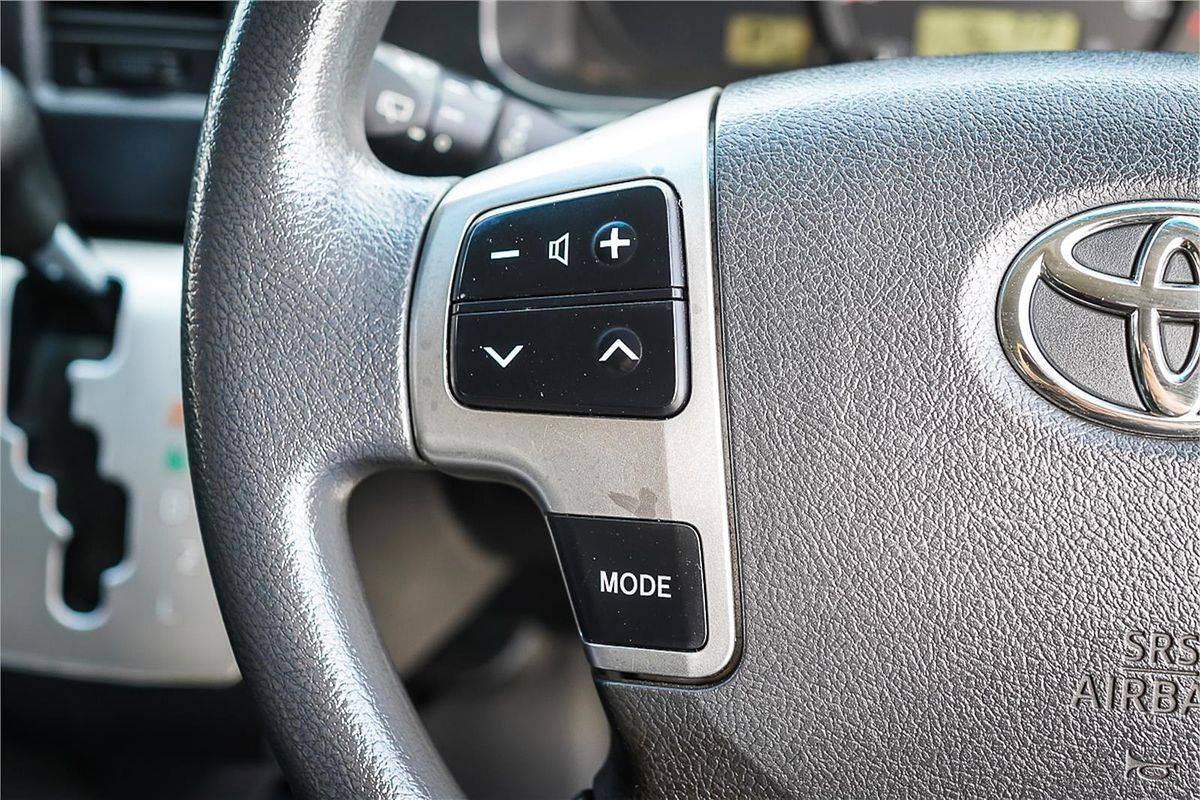 2018 Toyota Hiace Commuter KDH223R