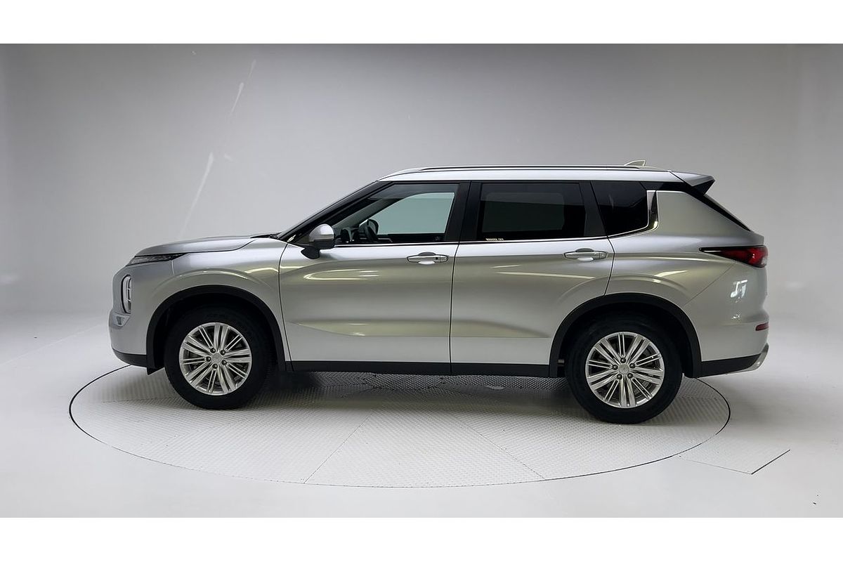 2023 Mitsubishi Outlander LS ZM