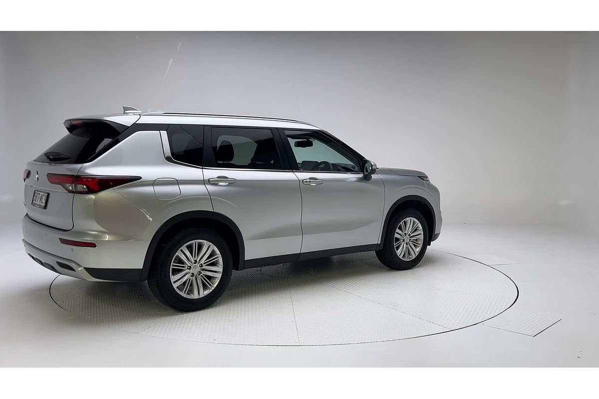 2023 Mitsubishi Outlander LS ZM