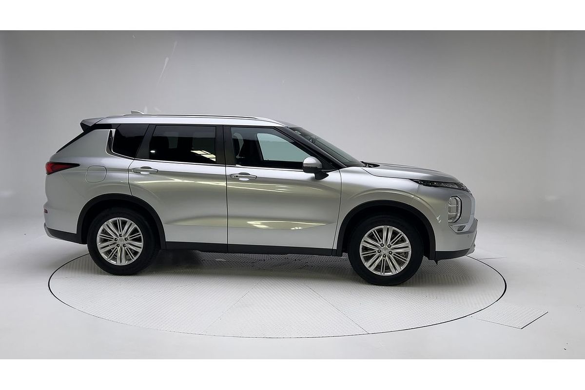 2023 Mitsubishi Outlander LS ZM