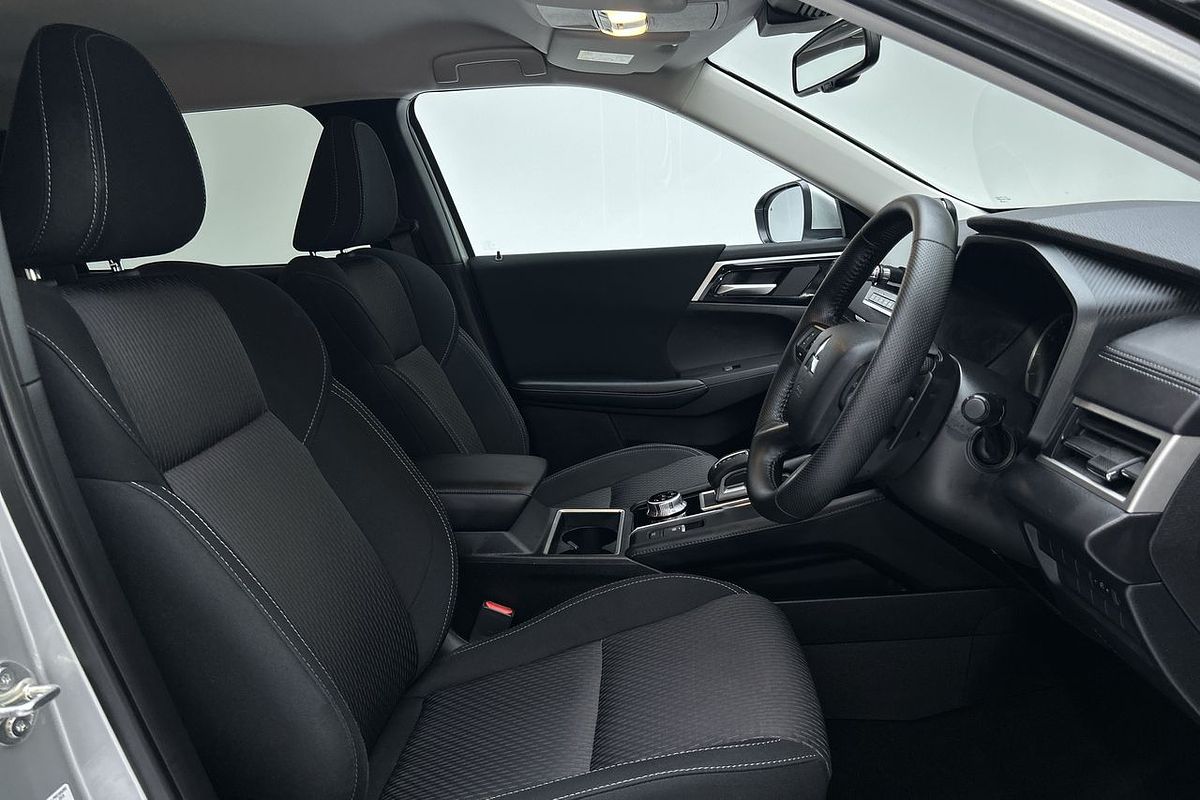2023 Mitsubishi Outlander LS ZM