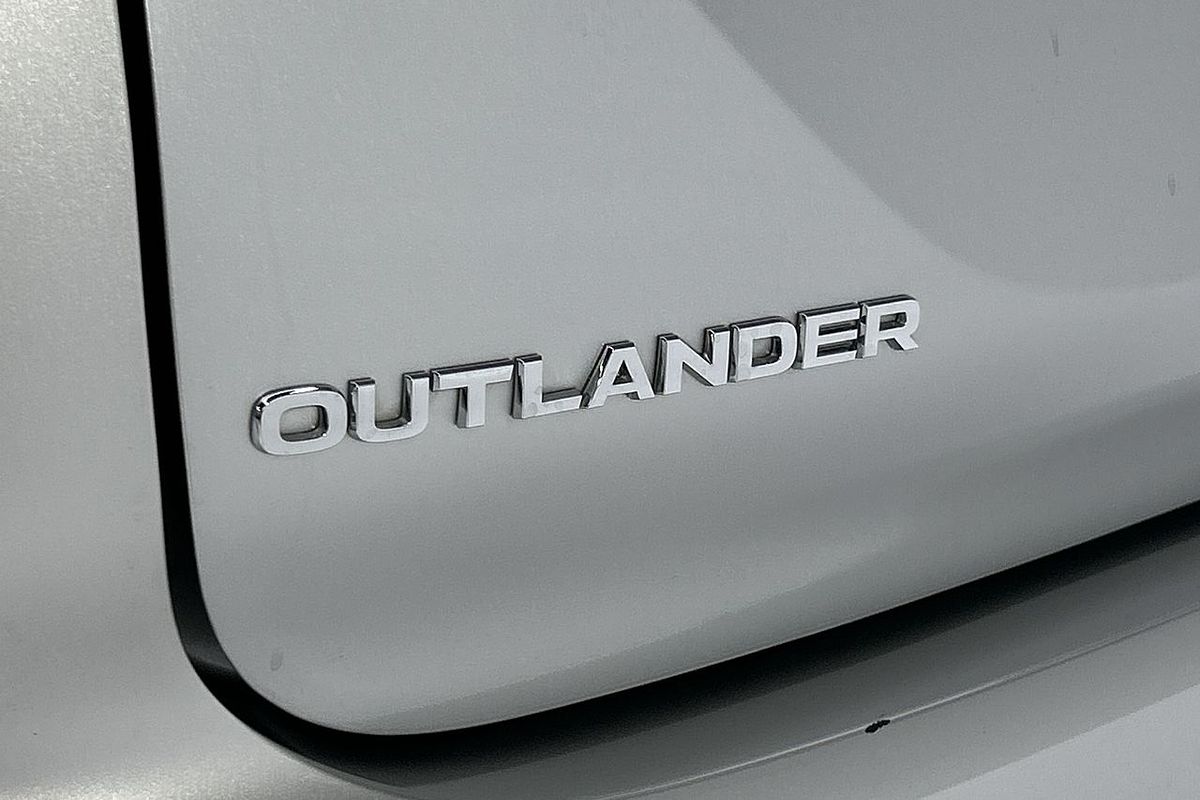 2023 Mitsubishi Outlander LS ZM