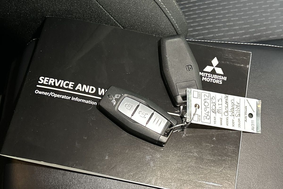 2023 Mitsubishi Outlander LS ZM