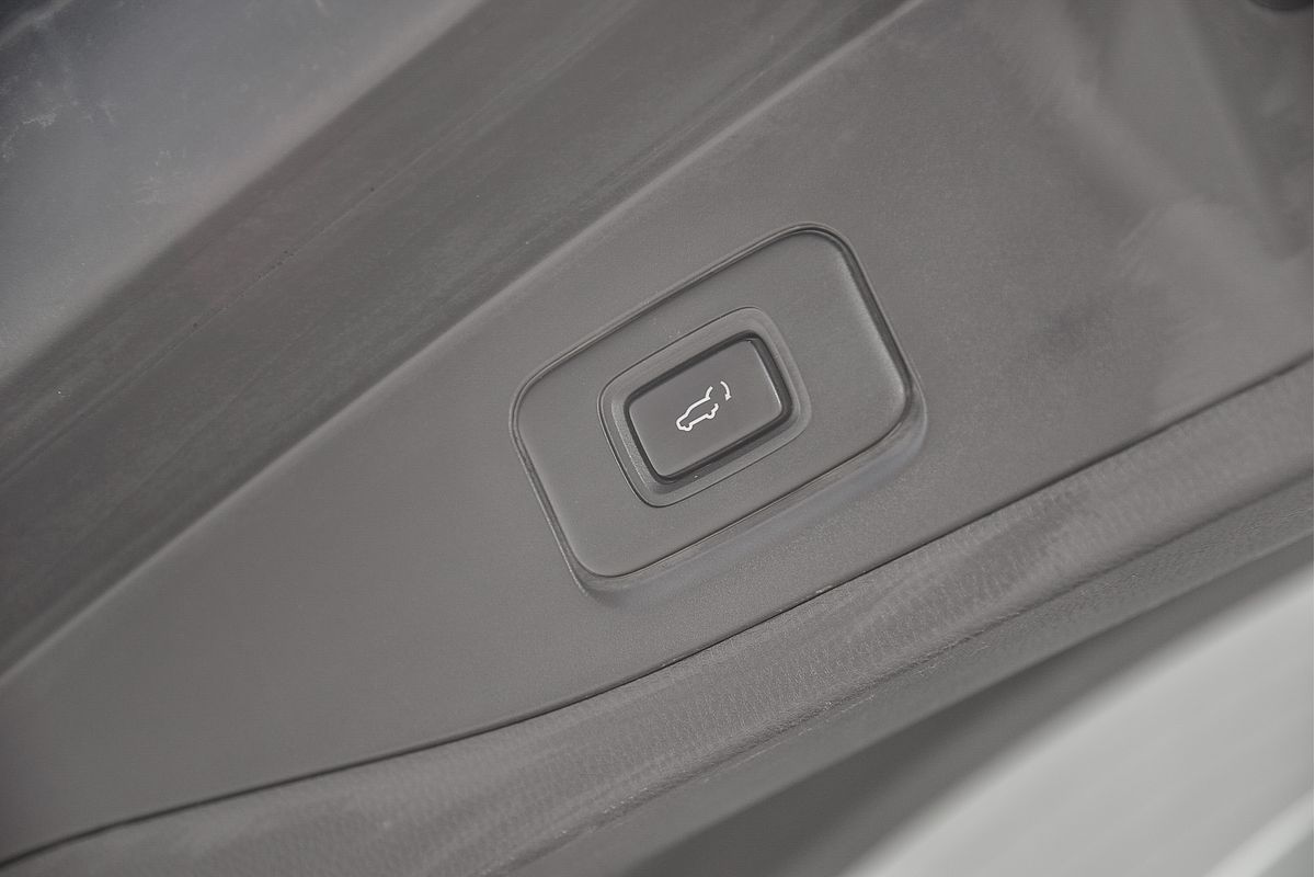 2023 Isuzu MU-X LS-T