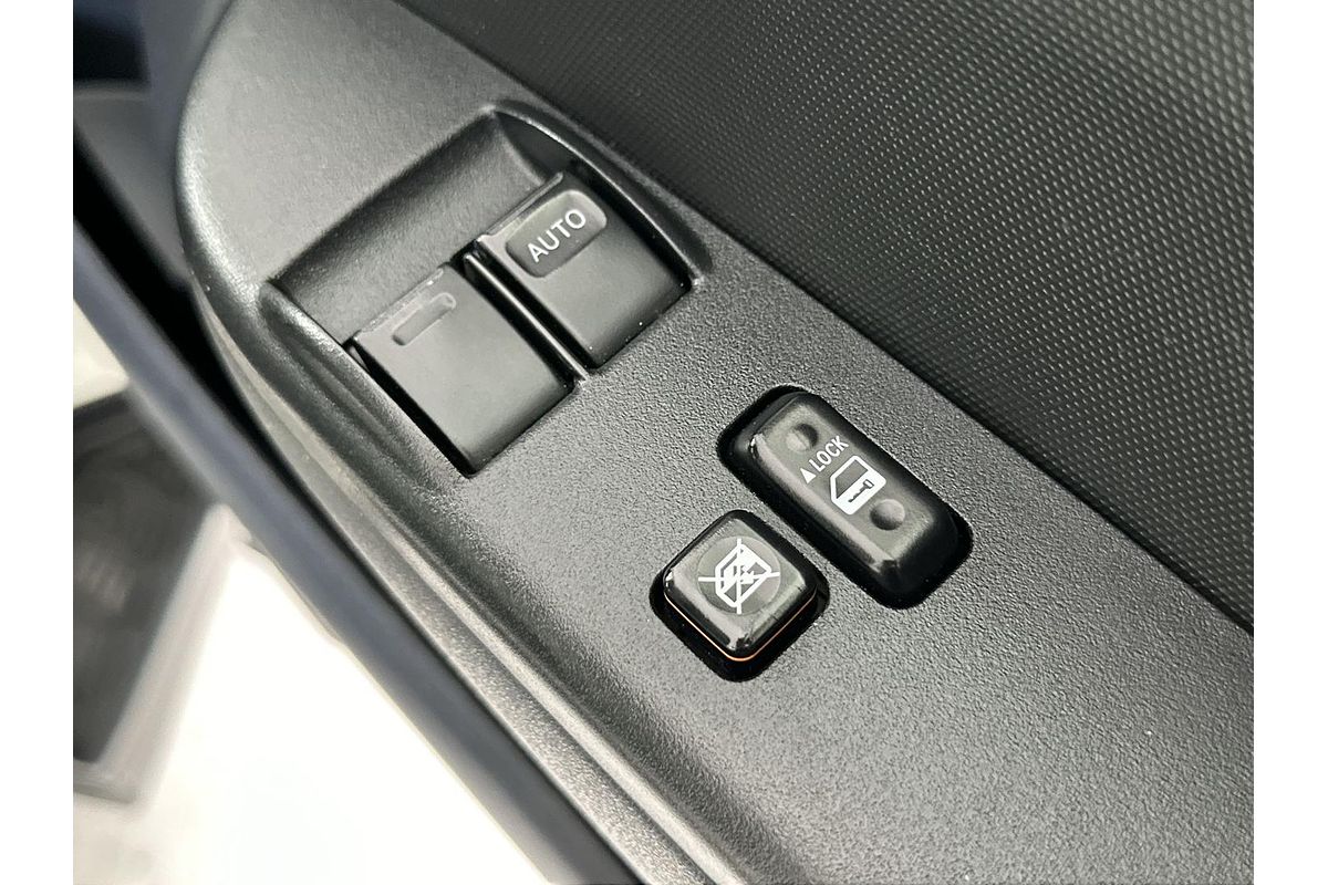 2017 Toyota Hiace Commuter KDH223R