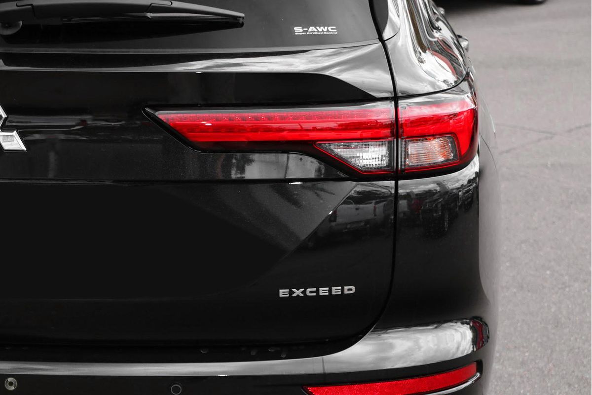 2024 Mitsubishi Outlander Exceed ZM